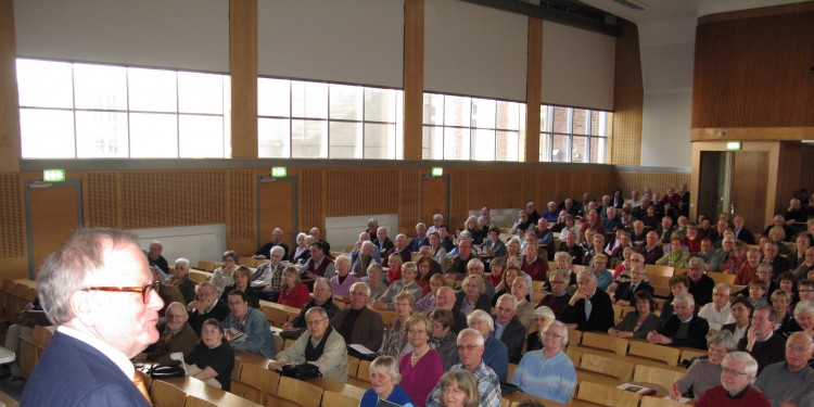 Prof. Hans-Ulrich Thamer hielt die Vorlesung zum Semesterauftakt des Programms Studiums im Alter an der Universität Münster.<address>&copy; upm</address>