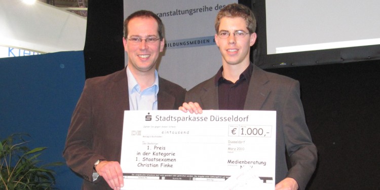 Dr. Markus Kösters vom LWL-Medienzentrum (links) mit Preisträger Christian Finke<address>&copy; privat</address>