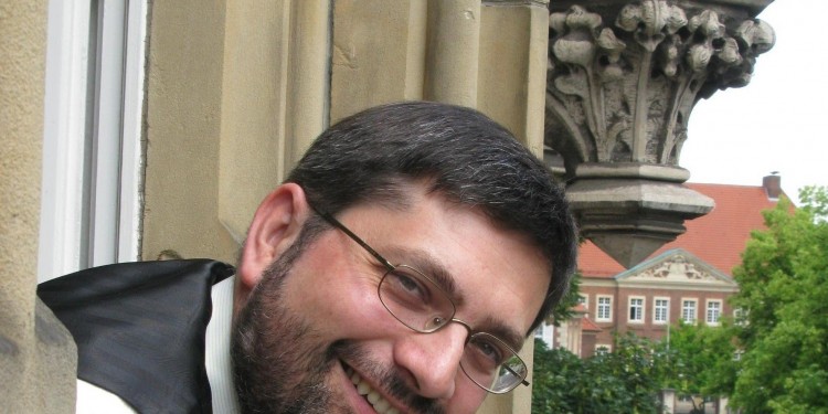 Freut sich über seinen Arbeitsplatz mitten in der Stadt: Philosoph Prof. Dr. Reinold Schmücker<address>&copy; upm/Sauer</address>