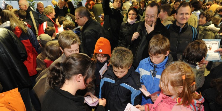 Wer an allen vier Vorlesungen im Sommersemester teilnimmt, bekommt zum Schluss ein Kinderuni-Diplom.<address>&copy; Peter Grewer</address>