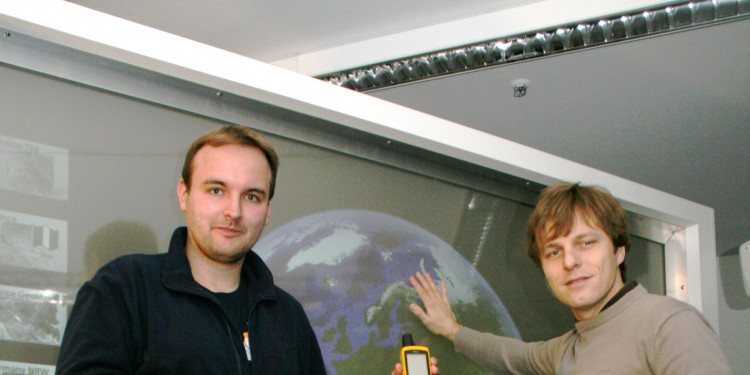 Johannes Schöning (links) und Thomas Bartoschek vom Sieger-Team des ifgi.<address>&copy; WWU - ifgi</address>