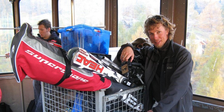 Nico Kurpiers, ehemaliger Sportstudent an der WWU Münster, erforscht in Neuseeland Gelenkbelastungen beim Freestyle-Skifahren.<address>&copy; upm/Kurpiers</address>