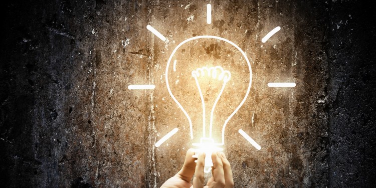 Glühbirne<address>&copy; colourbox.de</address>