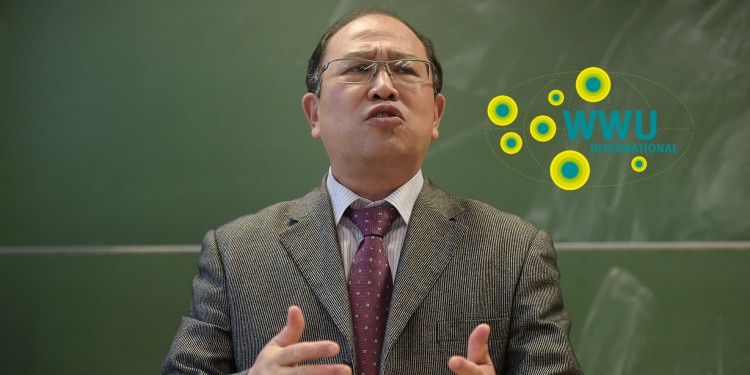 Prof. Dr. Zhu Jianhua spricht bei einem Gastvortrag kürzlich in Münster …<address>© WWU - Peter Grewer</address>