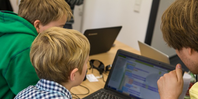 Beim "senseBox Hackathon" wird nicht nur programmiert.<address>&copy; Sergey Mukhametov</address>