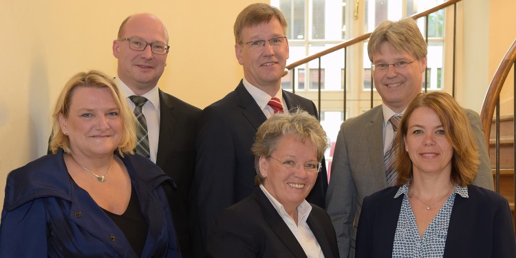 Das neue Rektorat der WWU (v.l.): Prof. Dr. Monika Stoll, Matthias Schwarte, Prof. Dr. Johannes Wessels, Dr. Marianne Ravenstein, Prof. Dr. Michael Quante, Prof. Dr. Maike Tietjens<address>&copy; WWU - Peter Grewer</address>