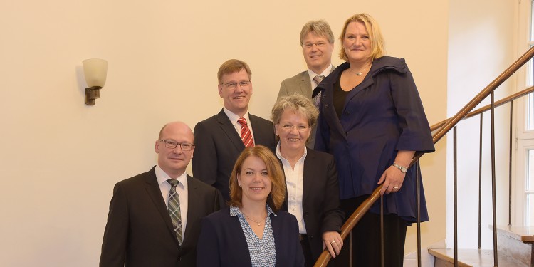 Das neue Rektorat der WWU (v.l.): Matthias Schwarte, Prof. Dr. Johannes Wessels, Prof. Dr. Maike Tietjens, Dr. Marianne Ravenstein, Prof. Dr. Michael Quante, Prof. Dr. Monika Stoll<address>&copy; WWU - Peter Grewer</address>