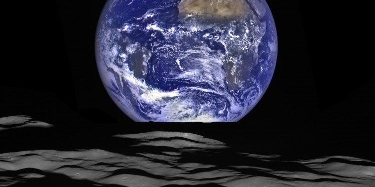 Die Erde über dem Horizont des Mondes – aufgenommen vom "Lunar Reconnaissance Orbiter"<address>&copy; NASA / Goddard / Arizona State University</address>
