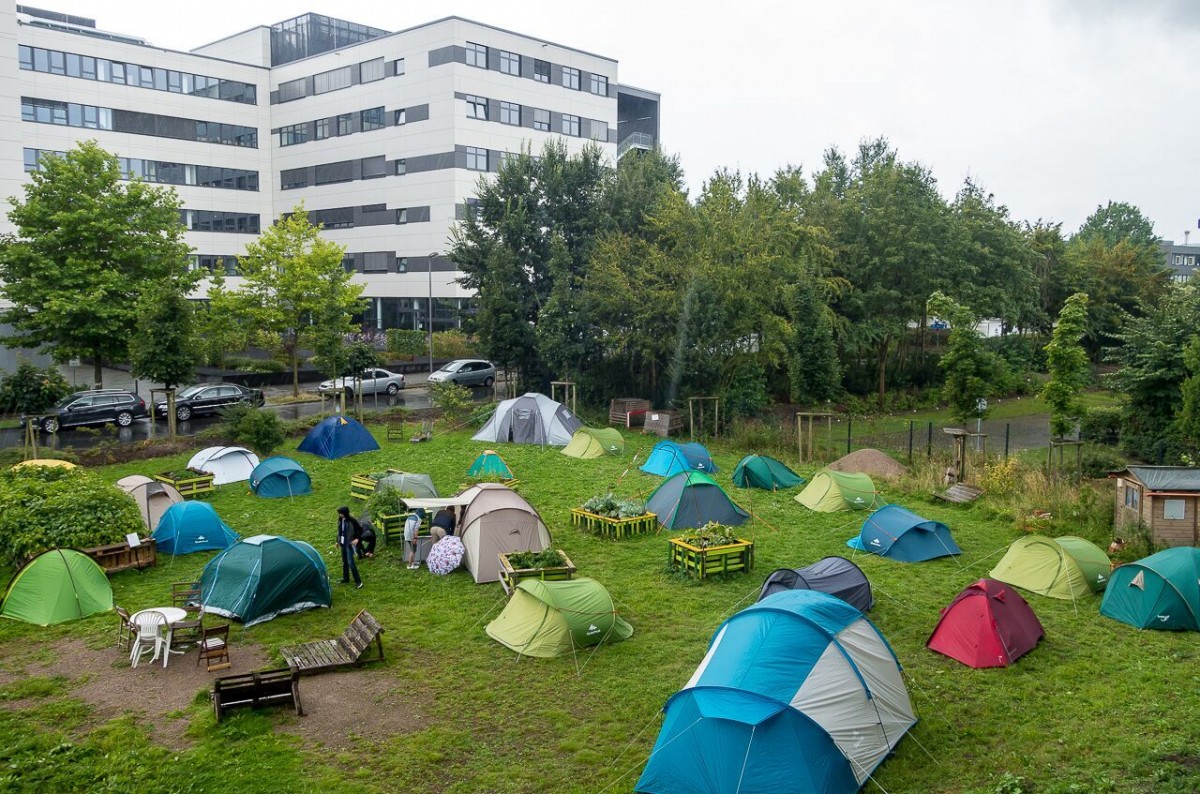 Im &quot;GEO urbanum&quot; ist ein Zeltlager für den &quot;senseBox Hackathon&quot; aufgebaut. © ifgi/Sergey Mukhametov