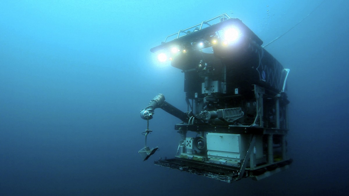Der Unterwasserroboter &quot;MARUM-QUEST&quot; wird während der Forschungsfahrt zu den Schwarzen Rauchern hinabtauchen. © Christian Lott