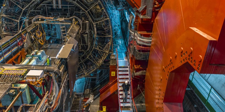 Einblick in das Experiment &quot;ALICE&quot; am CERN<address>© CERN/Anna Pantelia</address>
