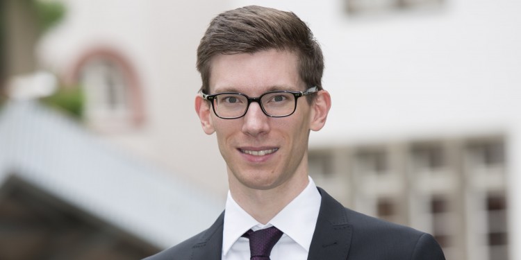 Biochemiker Dr. Christian Schiffer<address>&copy; Klaus-Tschira-Stiftung/Nikola Neven Haubner</address>