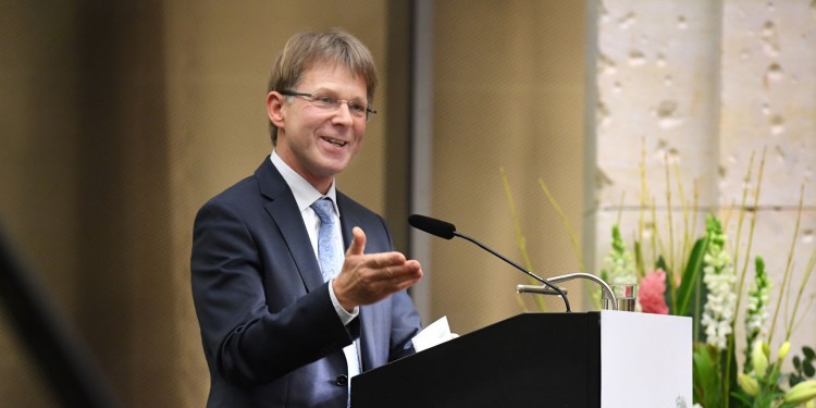Prof. Dr. Hans-Christian Pape hält seine Antrittsrede beim Neujahrsempfang der Alexander von Humboldt-Stiftung<address>© Humboldt-Stiftung/David Ausserhofer</address>