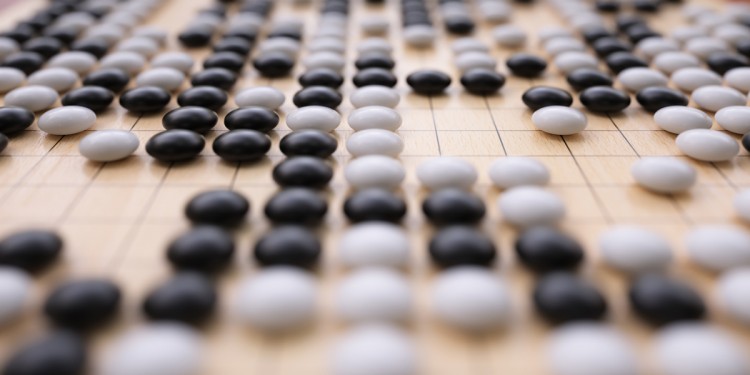 however, the world’s best players no longer have any chance of winning against the “AlphaGo” software. The recipe for the success of this software can be put to excellent use to plan chemical syntheses, too.<address>© fotolia.com/Sergey</address>