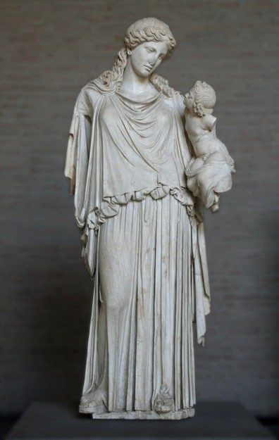 Statue der Friedensgöttin Eirene (Neurekonstruktion der Eirene des Kephisodot) © Archäologisches Museum der Universität