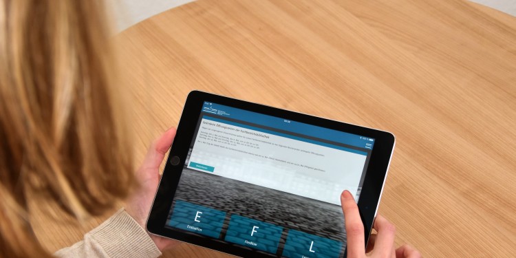 Organising studies anytime, anywhere: students can use the WiWi WWU app to register for exams, for example.<address>© WWU/Kathrin Nolte</address>