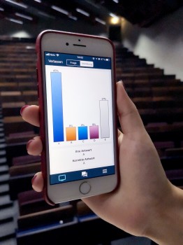 Das "Münsteraner Audience-Response-System" ermöglicht es, Multiple-Choice-Fragen über eine App per Smartphone zu beantworten.<address>© privat</address>