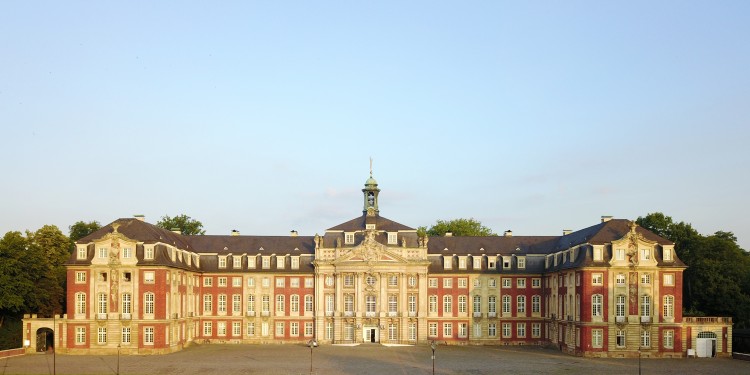 Hauptsitz der Westfälischen Wilhelms-Universität - Das fürstbischöfliche Schloss zu Münster<address>&copy; WWU - Lehmann</address>