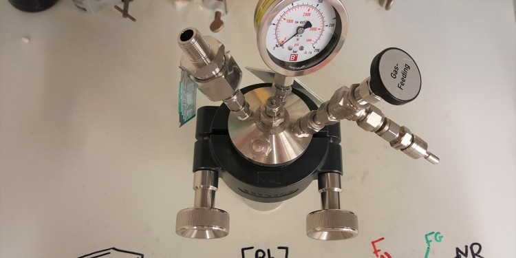 Pressure vessel (autoclave) for the hydrogenation of fluorinated pyridines. The reactions are carried out at a hydrogen pressure of 50 bar (normal atmospheric pressure is 1 bar).<address>© Frank Glorius</address>