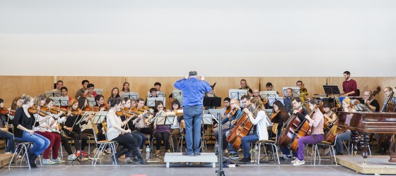 Orchesterprobe mit dem berühmten Dirigenten Fabrizio Ventura.<address>© Musikhochschule - Hanna Neander</address>