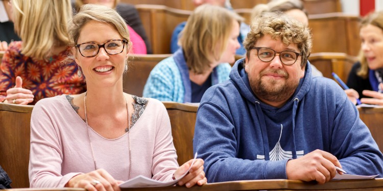 Nicola Birkner und Gregor Poell unterrichten an ihren Schulen Biologie und kommen gerne an ihre alte Uni zurück.<address>© WWU - MünsterView</address>