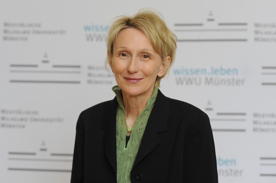 Biochemist Prof. Lydia Sorokin, spokesperson of the Cells-in-Motion Cluster of Excellence<address>© WWU - Peter Grewer</address>