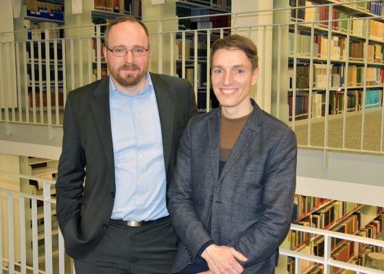 Prof. Dr. Torsten Hiltmann (l.) und Dr. Dominique Stutzmann<address>© WWU - Kathrin Nolte</address>