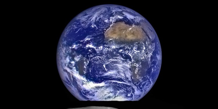 The rising Earth from the perspective of the moon<address>© NASA Goddard</address>
