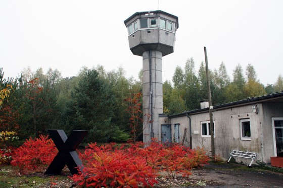 Zum AFO-Projekt 'Fremder Nachbar – Leben im Kalten Krieg im Münsterland': ein Wachturm am ehemaligen Sondermunitionslager Ostbevern-Schirlheide.<address>&copy; WWU/AFO - Andreas Wessendorf</address>