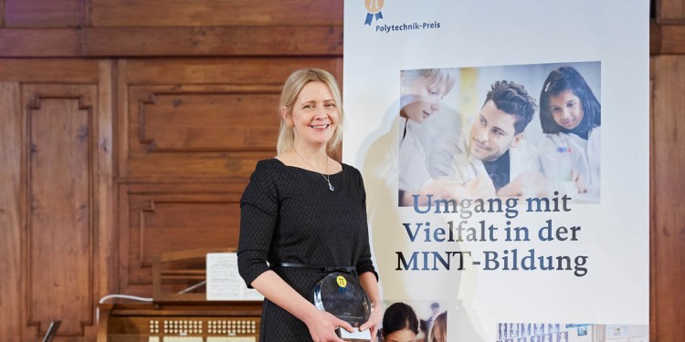 Prof. Dr. Annette Marohn erhielt den mit 15.000 Euro dotierten zweiten Preis für ihr Unterrichtskonzept „choice2explore" und „choice2learn“.<address>&copy; Dominik Buschardt</address>