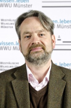 Prof. Dr. Jürgen Overhoff<address>&copy; WWU - Laura Grahn</address>