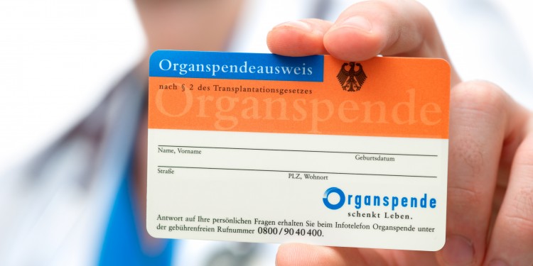 Auch zukünftig bedarf es bei der Organspende einer ausdrücklichen Zustimmung des Spenders - zum Beispiel durch einen Organspendeausweis.<address>© adobe.stock -  Alexander Raths</address>