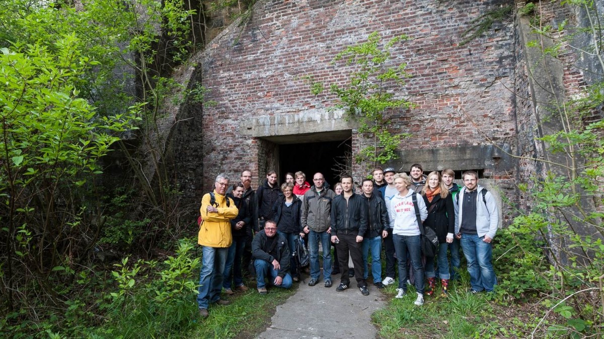 Studierende der WWU haben mit Bürgerinnen und Bürgern die Geschichte des alten Eisenbahntunnels in Lengerich aufgearbeitet. © privat