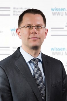 Prof. Dr. Hinnerk Wißmann<address>© Benedikt Weischer</address>