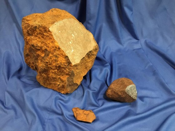 Meteoriten-Größenvergleich: "Blaubeuren" mit "Machtenstein" und "Cloppenburg"<address>© DLR/ U. Köhler</address>