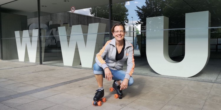 Maria Homeyer, Head of the Welcome Centre, offers a new skate project for connecting German and international researchers.<address>© privat</address>