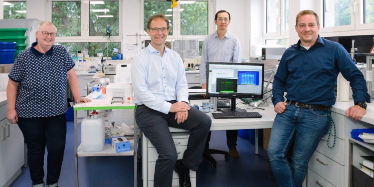 <address>&copy; FZ/Wibberg</address>