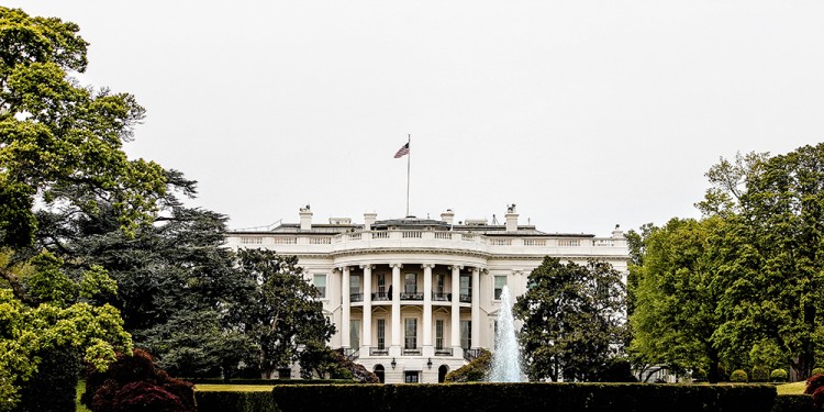 With Joe Biden in the White House, German and European politicians and economic experts hope for an improved transatlantic relationship.<address>© René DeAnda on Unsplash</address>