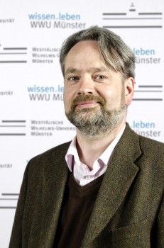 Prof. Dr. Jürgen Overhoff<address>© WWU - Laura Grahn</address>