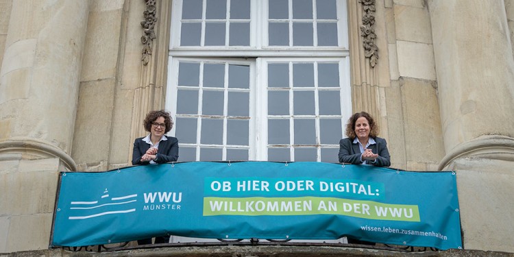 Zweifach gutes Krisenmanagement: Die Dezernentinnen Eva Mundanjohl (l.) und Katja Graßl blicken zum Jahresende auf fordernde Zeiten zurück.<address>&copy; WWU - MünsterView</address>