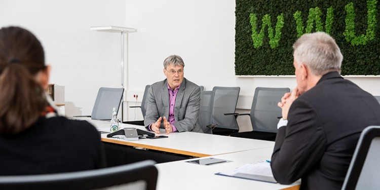 In this interview with Kathrin Kottke and Norbert Robers, Prof. Michael Quante, Vice-Rector for International Affairs and Transfer, describes the close interconnection between Münster University’s Internationalisation Strategy and the other aims which the Rectorate has.<address>© WWU - Peter Leßmann</address>