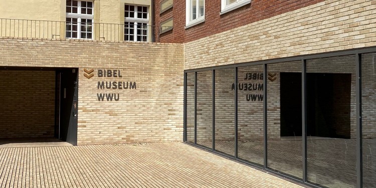 Mit einer Sonderausstellung zu Wasser in der Bibel meldet sich das Bibelmuseum aus der der Corona-Pause zurück.<address>© WWU/Bibelmuseum - Dr. Jan Graefe</address>