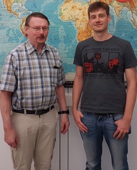Prof. Dr. Ulrich Hansen (l.) und Dr. Christian Maas suchen Antworten auf die Frage, wie die Erde entstanden ist.<address>© WWU - Christina Hoppenbrock</address>