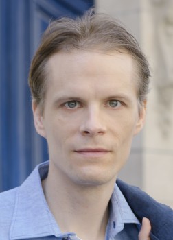 Prof. Dr. Niels Petersen leitet ein internationales Team, das Verfassungstexte und Formulierungen in Rechtsordnungen im Hinblick auf Gleichheit erforscht.<address>&copy; Daniela Petrel</address>