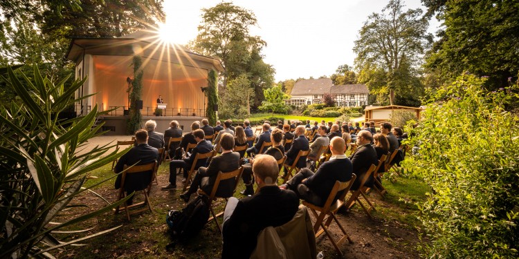Die Neuberufenen-Begrüßung fand dieses Jahr im Schlossgarten statt.<address>© WWU - Thomas Mohn</address>