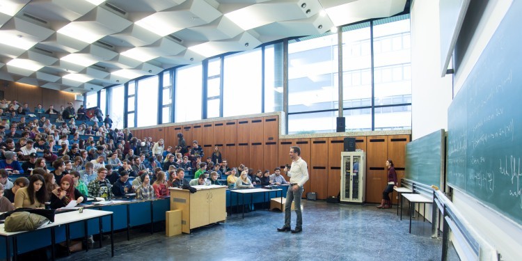 The coming semester, in which lectures begin on October 11, will again entail personal attendance.<address>© WWU - Peter Leßmann</address>