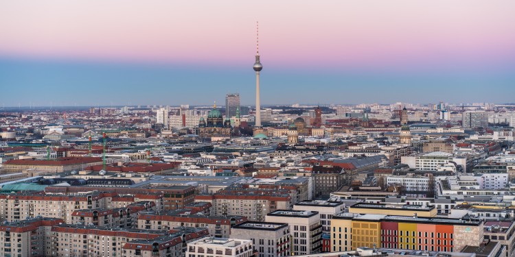 What will sustainable living in towns and cities be like in the future? Communal living could represent a successful approach, says Benjamin Görgen.<address>© Unsplash - Jonas Tebbe</address>
