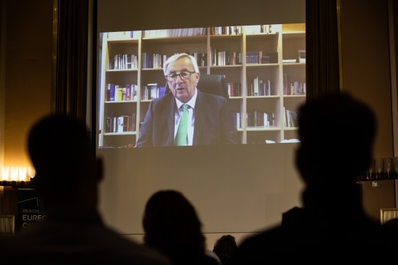 Der ehemalige Präsident der Europäischen Kommission, Jean-Claude Juncker, war als Festredner live aus Brüssel zugeschaltet.<address>© WWU - Peter Leßmann</address>