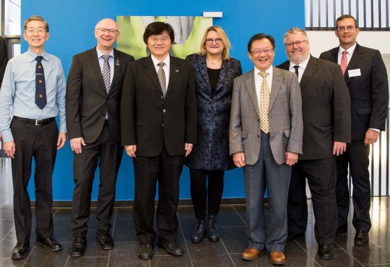 From the left: Prof. Yong-Chie Heng (National Taiwan University of Science and Technology), Prof. Martin Winter (MEET WWU, HI MS), Prof. Hsisheng Teng (National Cheng Kung University), Prof. Monika Stoll (WWU), Prof. Dong-Yih Lin (MOST), Dr. Herbert Zeisel (BMBF) and Dr. Peter Schroth (BMBF)<address>© WWU/Peter Leßmann</address>