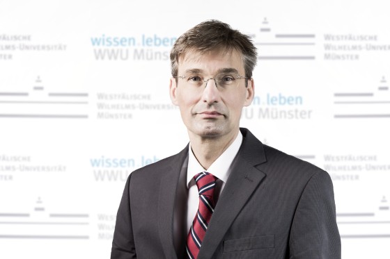 Prof. Dr. Gernot Sieg<address>&copy; WWU - Weischer</address>